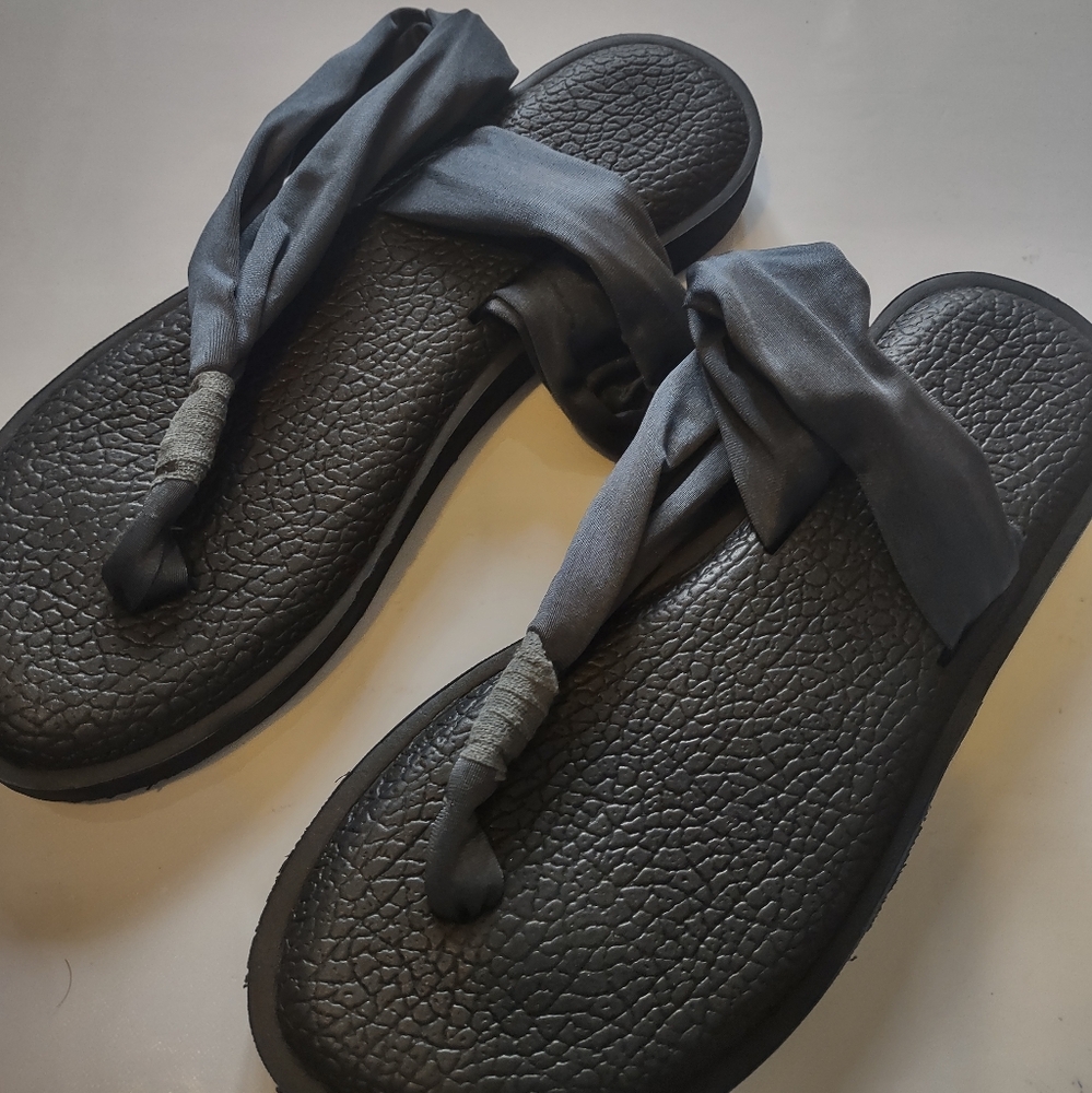 Yoga women's shoes size 6.5us
